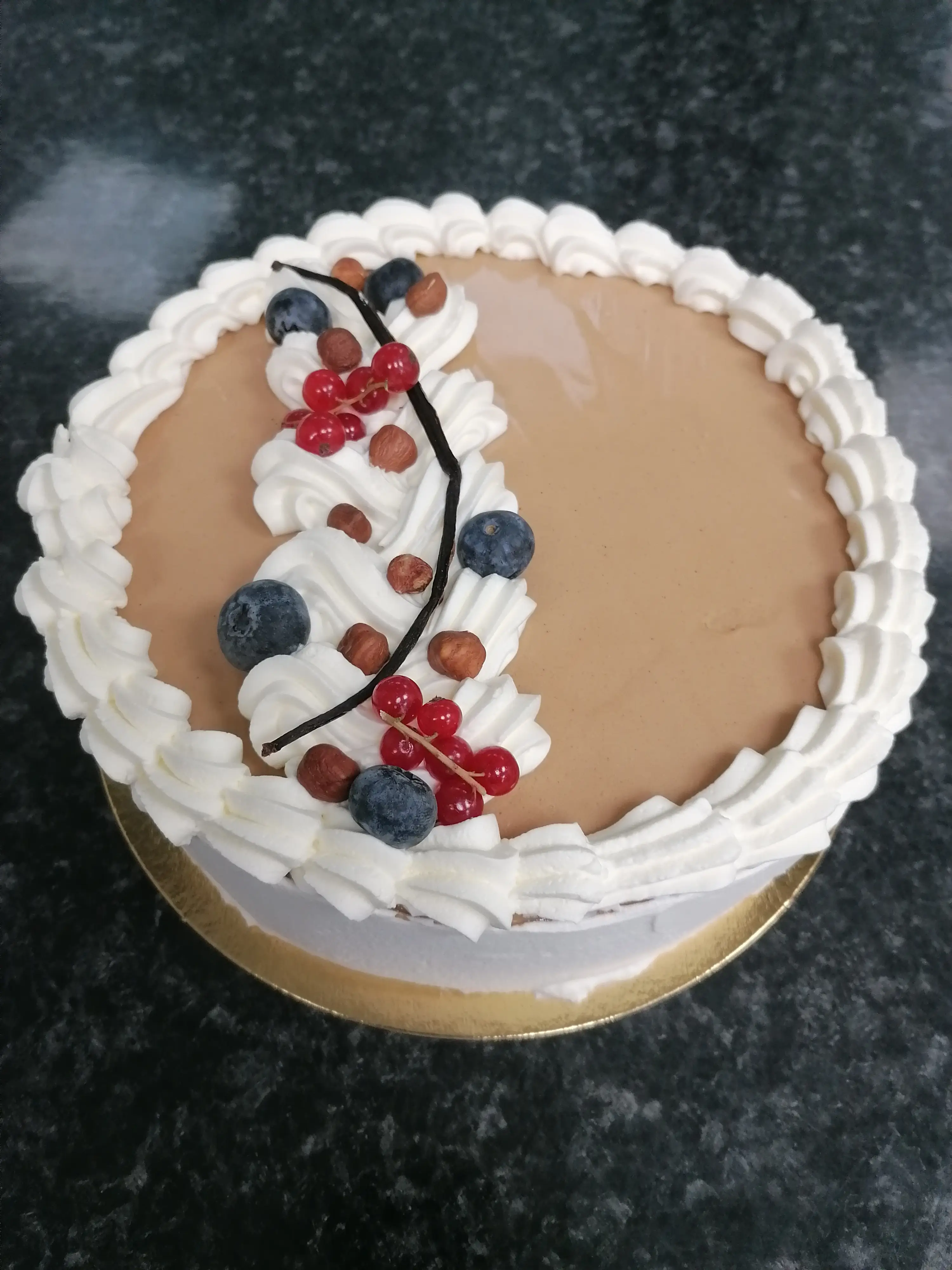 Vacherin vanille-praliné 
